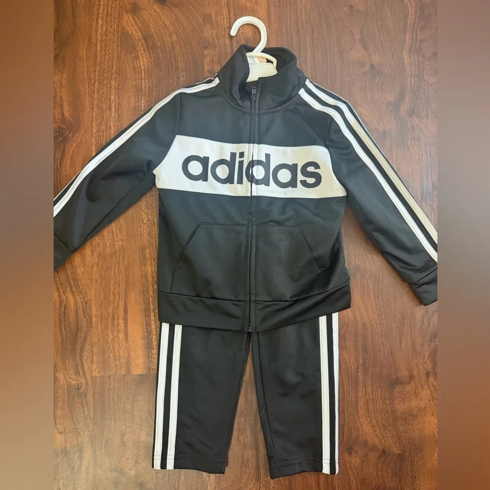 3/$30 ☀️ Adidas Black & White Kids Track Set